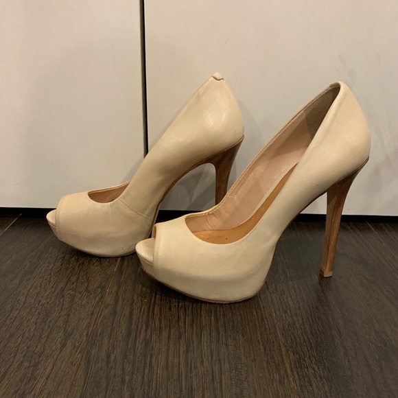 Nude leather peep toe heels - Picture 2 of 3